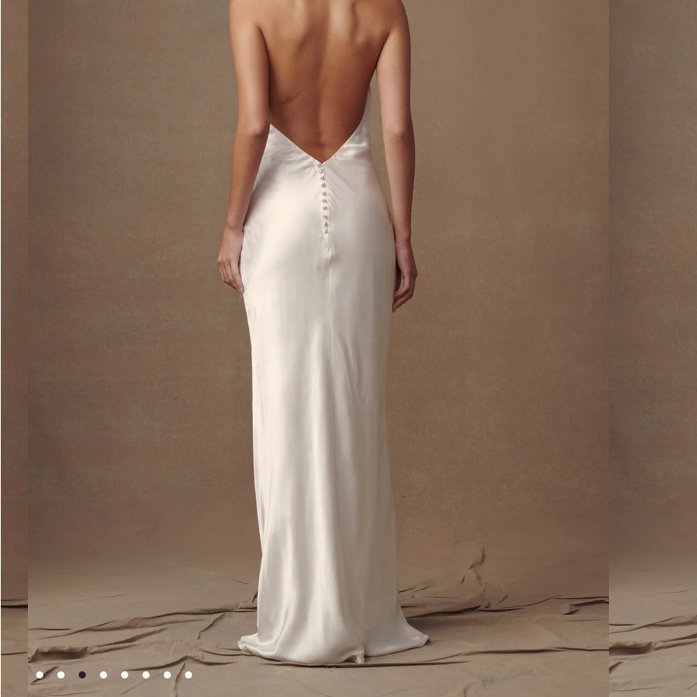 Elegant White Meshki Halter Neck Dress - Picture 2 of 6